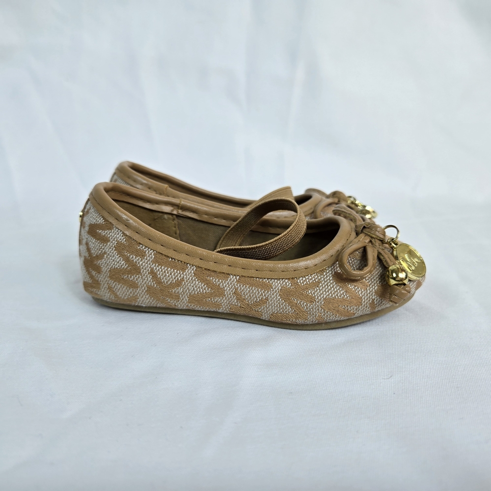 Michael Kors Toddler Girl Tan Fatima Signature‎ Print Logo Charms Ballet Flats 5 - Picture 3 of 9